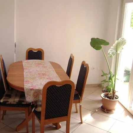 Guesthouse Lopar شقة